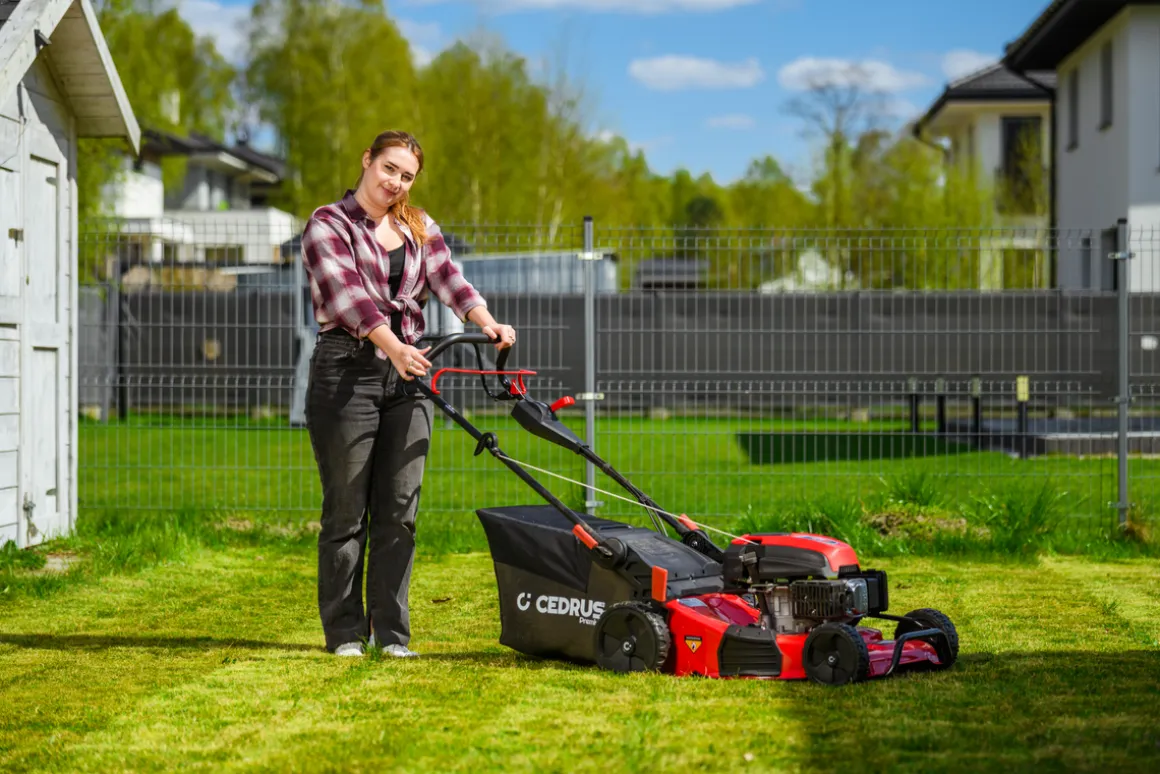 CEDRUS LP53S Premium KOSIARKA SPALINOWA DO TRAWY Z NAPĘDEM 53cm / 5,7 KM CEDLP53S - EWIMAX - OFICJALNY DYSTRYBUTOR - AUTORYZOWANY DEALER CEDRUS