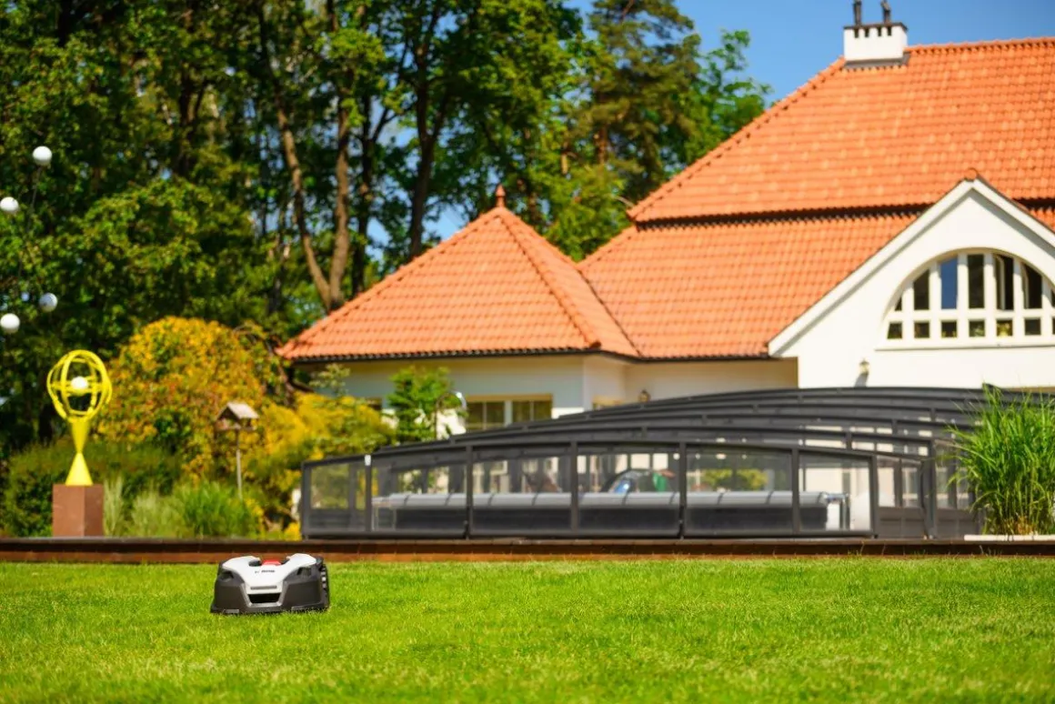 CEDRUS L20 ROBOT KOSZĄCY KOSIARKA AUTOMATYCZNA DO TRAWY 2000m2 C-MOW - OFICJALNY DYSTRYBUTOR - AUTORYZOWANY DEALER CEDRUS