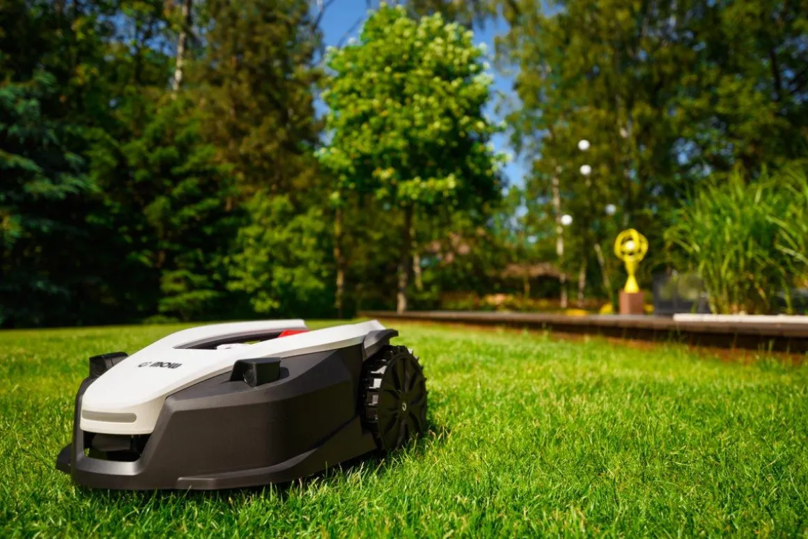 CEDRUS L16+ ROBOT KOSZĄCY KOSIARKA AUTOMATYCZNA DO TRAWY 1600m2 C-MOW - OFICJALNY DYSTRYBUTOR - AUTORYZOWANY DEALER CEDRUS