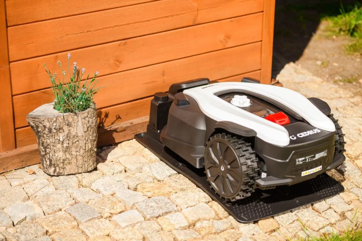 CEDRUS L16+ ROBOT KOSZĄCY KOSIARKA AUTOMATYCZNA DO TRAWY 1600m2 C-MOW - OFICJALNY DYSTRYBUTOR - AUTORYZOWANY DEALER CEDRUS