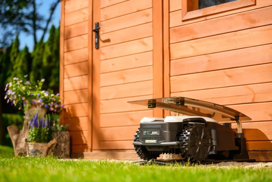 CEDRUS L16+ ROBOT KOSZĄCY KOSIARKA AUTOMATYCZNA DO TRAWY 1600m2 C-MOW - OFICJALNY DYSTRYBUTOR - AUTORYZOWANY DEALER CEDRUS