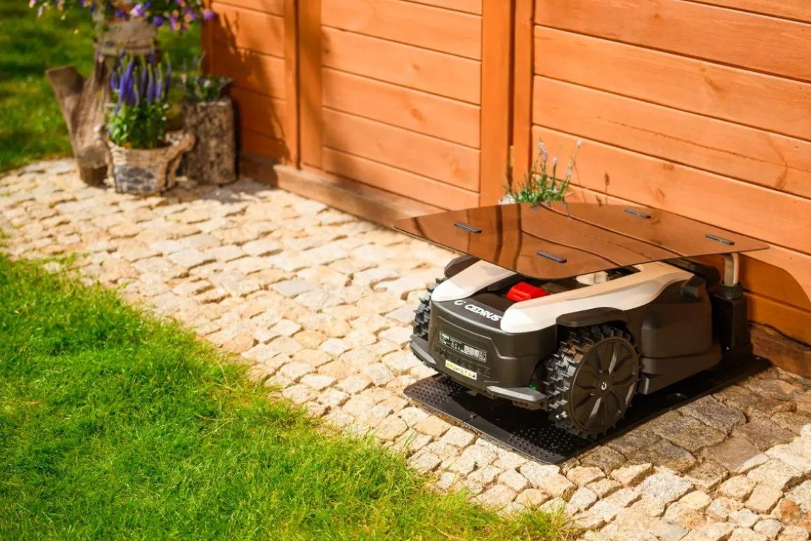 CEDRUS L16+ ROBOT KOSZĄCY KOSIARKA AUTOMATYCZNA DO TRAWY 1600m2 C-MOW - OFICJALNY DYSTRYBUTOR - AUTORYZOWANY DEALER CEDRUS