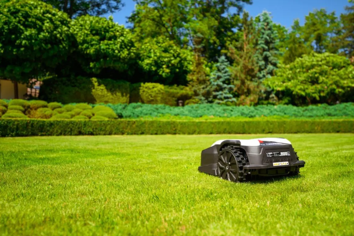 CEDRUS M12+ ROBOT KOSZĄCY KOSIARKA AUTOMATYCZNA DO TRAWY C-MOW 1200m2 - OFICJALNY DYSTRYBUTOR - AUTORYZOWANY DEALER CEDRUS