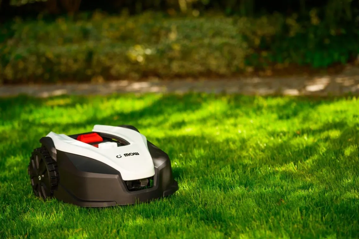 CEDRUS M12+ ROBOT KOSZĄCY KOSIARKA AUTOMATYCZNA DO TRAWY C-MOW 1200m2 - OFICJALNY DYSTRYBUTOR - AUTORYZOWANY DEALER CEDRUS