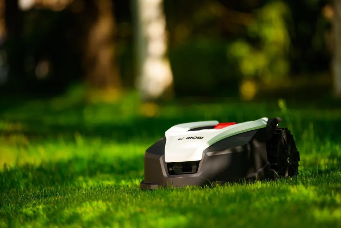 CEDRUS M12+ ROBOT KOSZĄCY KOSIARKA AUTOMATYCZNA DO TRAWY C-MOW 1200m2 - OFICJALNY DYSTRYBUTOR - AUTORYZOWANY DEALER CEDRUS