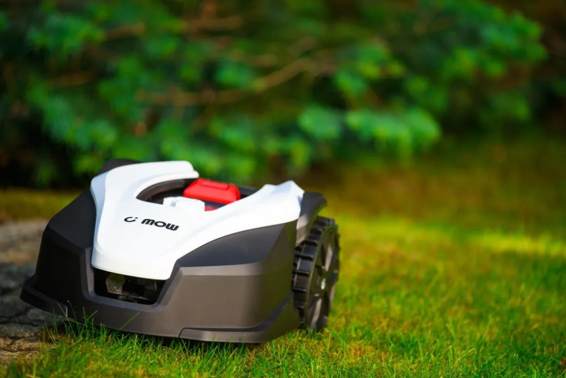 CEDRUS M12+ ROBOT KOSZĄCY KOSIARKA AUTOMATYCZNA DO TRAWY C-MOW 1200m2 - OFICJALNY DYSTRYBUTOR - AUTORYZOWANY DEALER CEDRUS