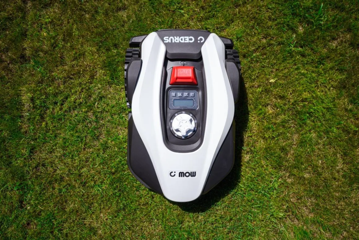 CEDRUS M12+ ROBOT KOSZĄCY KOSIARKA AUTOMATYCZNA DO TRAWY C-MOW 1200m2 - OFICJALNY DYSTRYBUTOR - AUTORYZOWANY DEALER CEDRUS