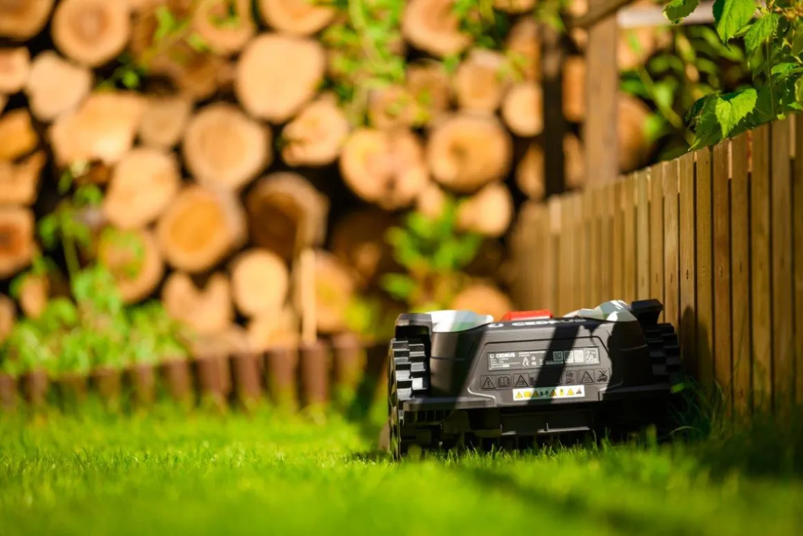 CEDRUS M12+ ROBOT KOSZĄCY KOSIARKA AUTOMATYCZNA DO TRAWY C-MOW 1200m2 - OFICJALNY DYSTRYBUTOR - AUTORYZOWANY DEALER CEDRUS