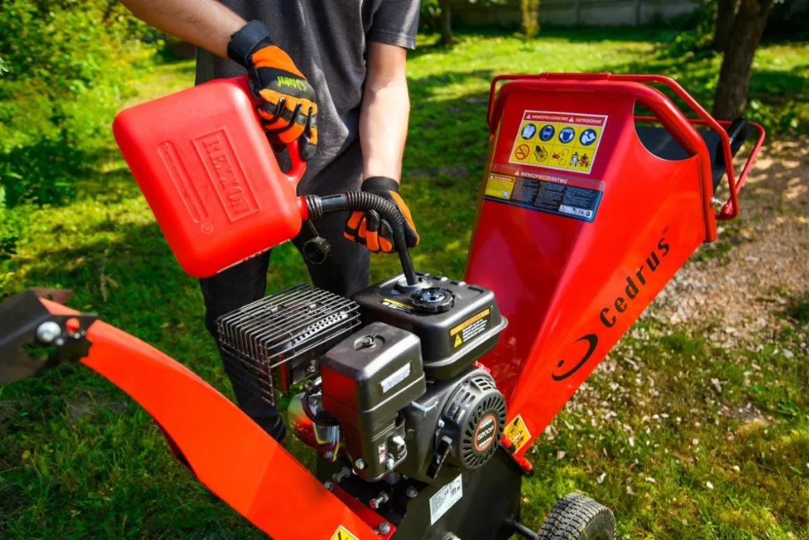 Cedrus RB02 rozdrabniacz spalinowy rębak do gałęzi 10 cm Loncin 6,5 KM