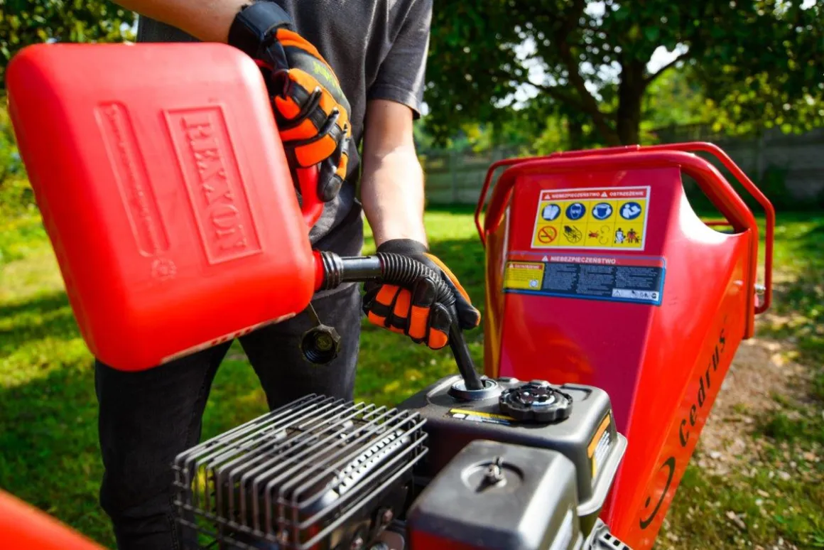 Cedrus RB02 rozdrabniacz spalinowy rębak do gałęzi 10 cm Loncin 6,5 KM