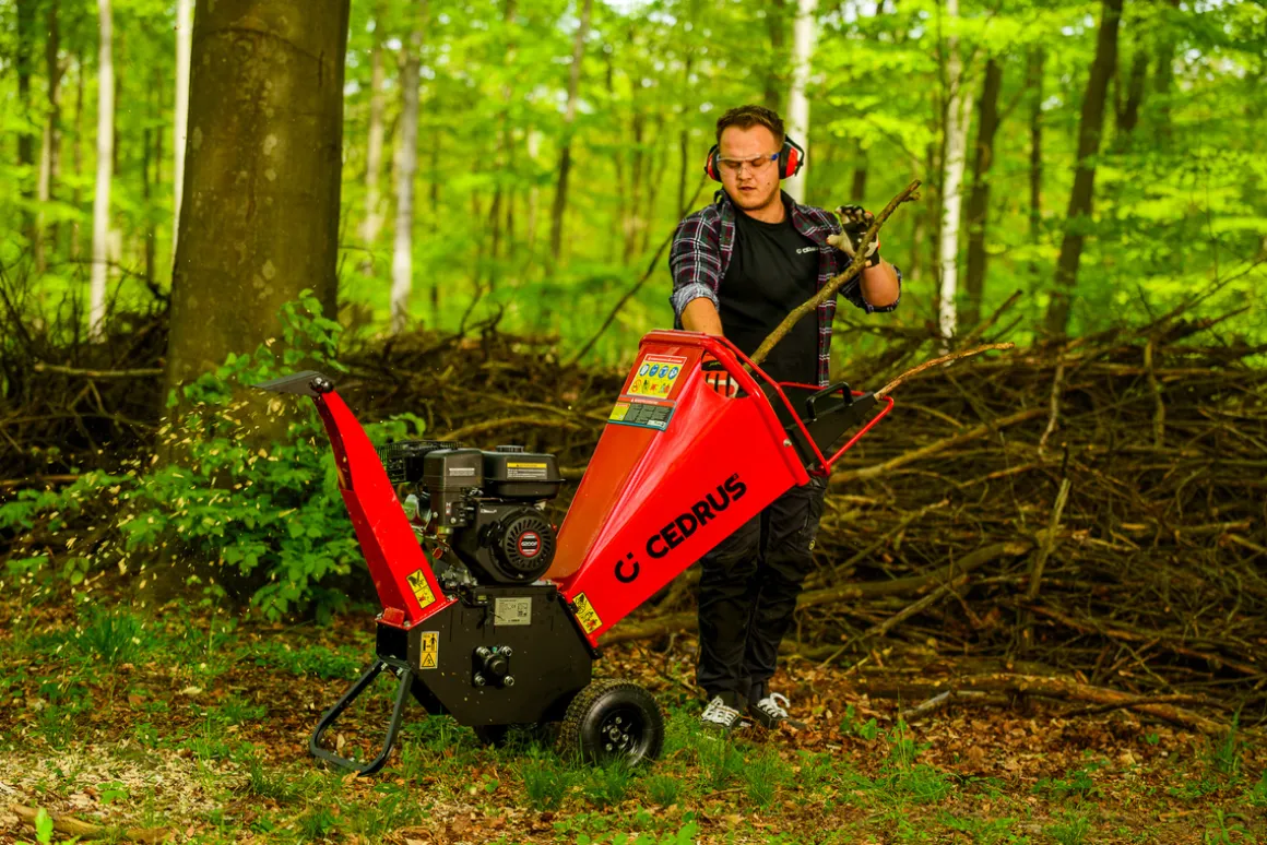 Cedrus RB02 rozdrabniacz spalinowy rębak do gałęzi 10 cm Loncin 6,5 KM
