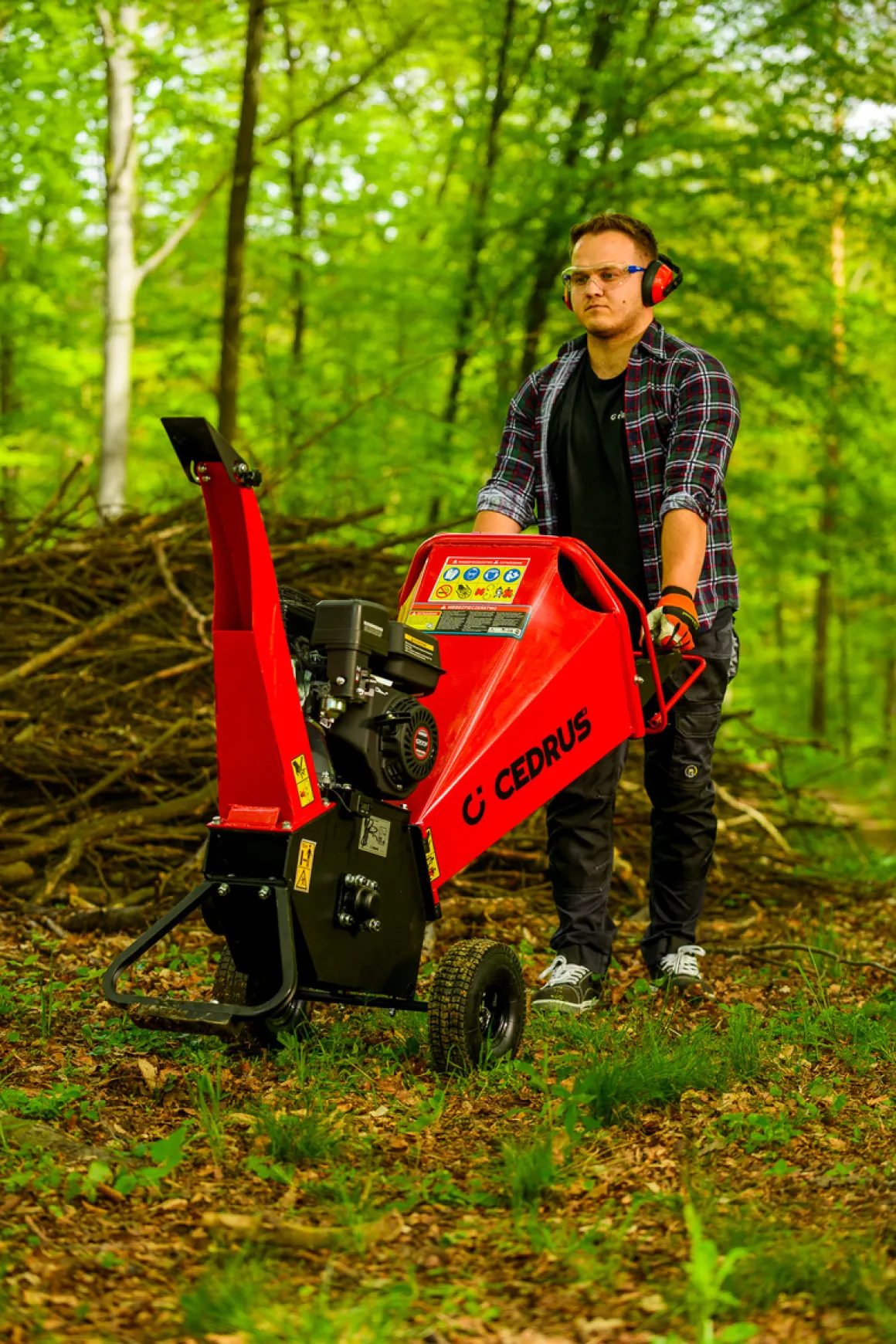 Cedrus RB02 rozdrabniacz spalinowy rębak do gałęzi 10 cm Loncin 6,5 KM