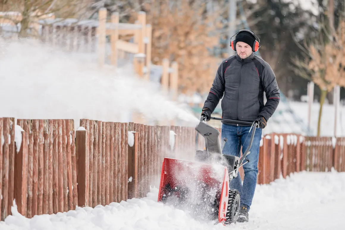 CEDRUS SB56 ODŚNIEŻARKA SPALINOWA PŁUG DO ŚNIEGU ŚNIEŻNY ODŚNIEŻARKI WIRNIKOWA DWUSTOPNIOWA Z NAPĘDEM 6,5KM - OFICJALNY DYSTRYBUTOR - AUTORYZOWANY DEALER