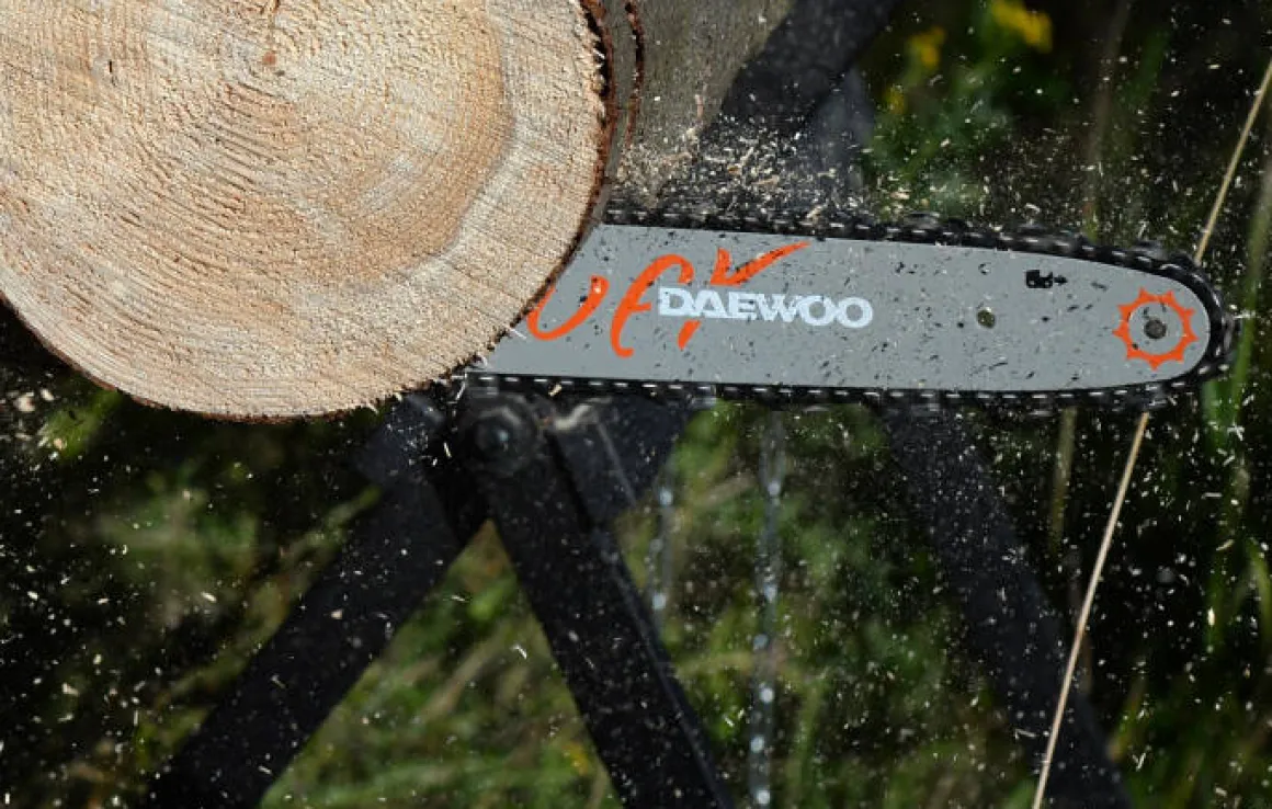 DAEWOO DACS 2600E PIŁA PILARKA PRZECINARKA ELEKTRYCZNA ŁAŃCUCHOWA DO DREWNA GAŁĘZI 40 cm / 2400 W - OFICJALNY DYSTRYBUTOR - AUTORYZOWANY DEALER DAEWOO