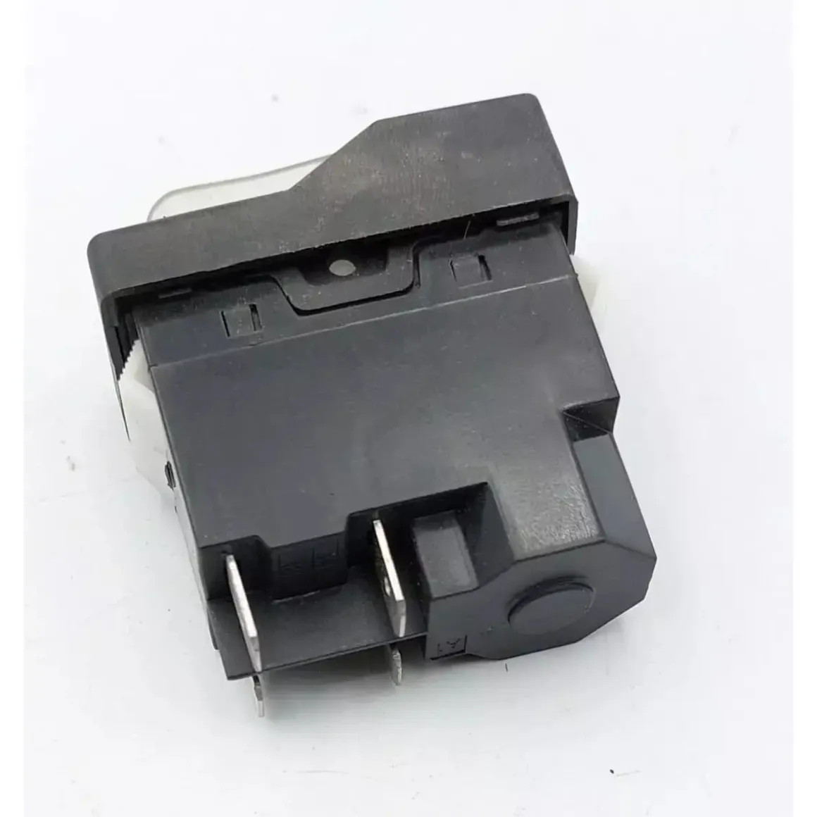 DEDRA KJD17B Włącznik/wyłącznik elektromagnetyczny 230V do betoniarki, szlifierki, wiertarki