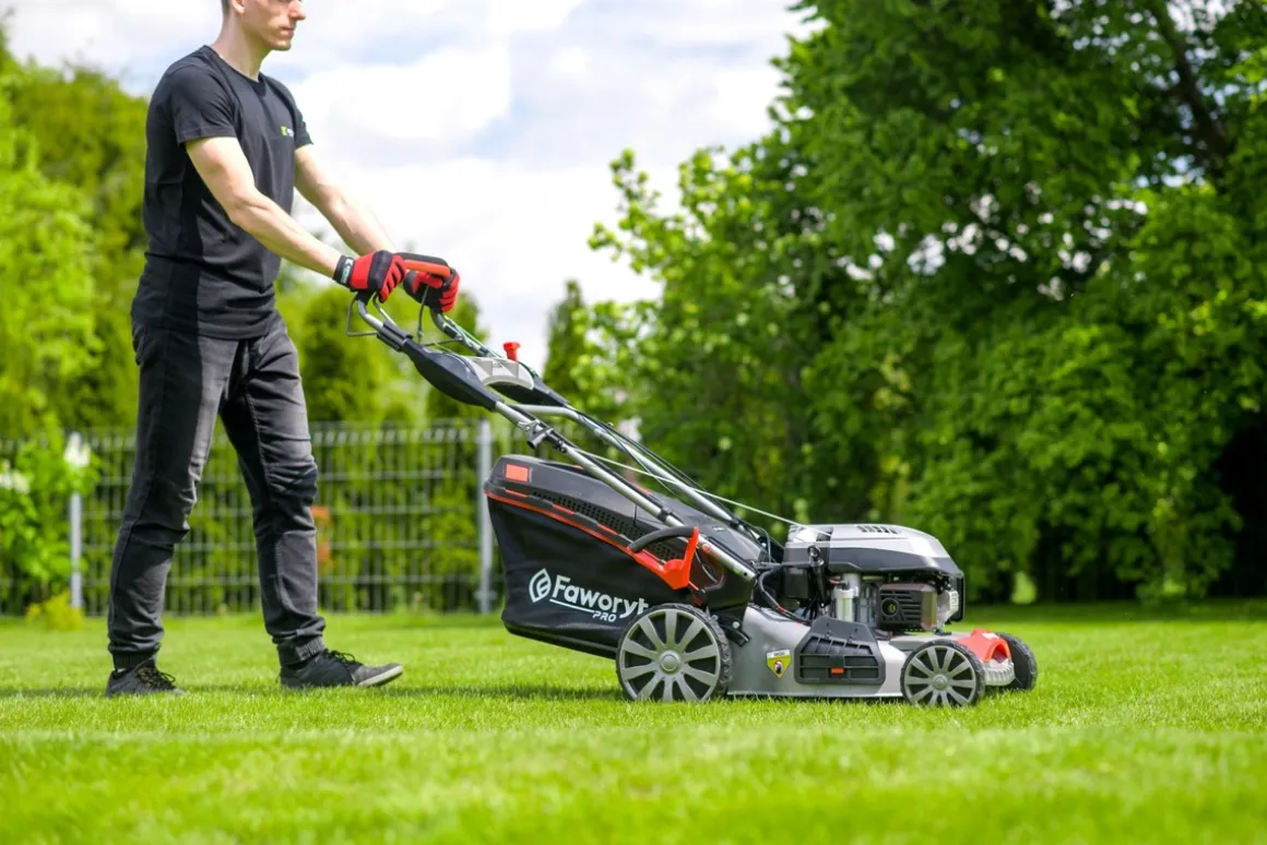 FAWORYT PRO MP46 SE KOSIARKA SPALINOWA DO TRAWY Z NAPĘDEM 3.5 KM / 46cm