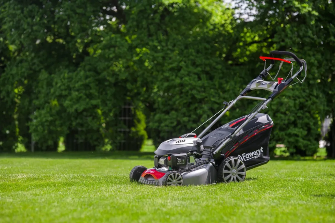 FAWORYT PRO MP46 S KOSIARKA SPALINOWA DO TRAWY Z NAPĘDEM 3.5KM / 46cm
