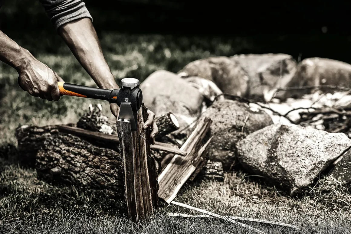 FISKARS Pro IsoCore S SIEKIEROMŁOT TOPOREK SIEKIERA SIEKIERKA UNIWERSALNA CIESIELSKA DO DREWNA SIEKIERO-MŁOT Fiskars Pro IsoCore S 1062936 - OFICJALNY DYSTRYBUTOR - AUTORYZOWANY DEALER FISKARS