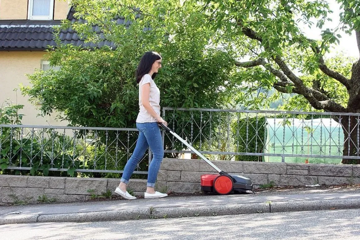 HAAGA STARMIX 255 ZAMIATARKA RĘCZNA PROWADZONA URZĄDZENIE SPRZĄTAJĄCE Z SYSTEMEM TURBO 55cm KLASA PREMIUM EWIMAX-OFICJALNY DYSTRYBUTOR - AUTORYZOWANY DEALER HAAGA