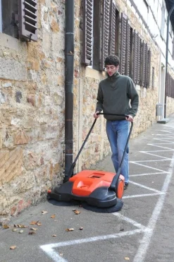 HAAGA 677 ZAMIATARKA ELEKTRYCZNA AKUMULATOROWA RĘCZNA PROWADZONA URZĄDZENIE SPRZĄTAJĄCE Z SYSTEMEM TURBO 77cm PREMIUM AUTORYZOWANY DEALER HAAGA