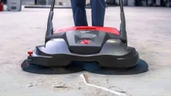 HAAGA 677 ZAMIATARKA ELEKTRYCZNA AKUMULATOROWA RĘCZNA PROWADZONA URZĄDZENIE SPRZĄTAJĄCE Z SYSTEMEM TURBO 77cm PREMIUM  AUTORYZOWANY DEALER HAAGA