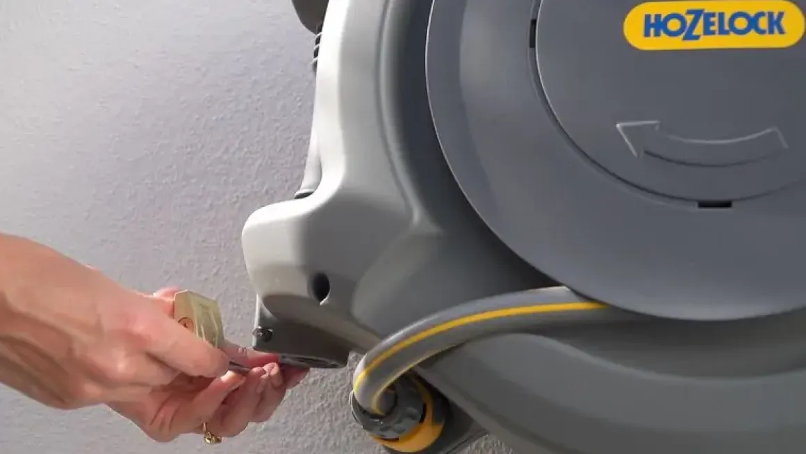 HOZELOCK AUTO REEL 25M 2402 OO-HOZ2402 bęben ze zwijaczem naścienny