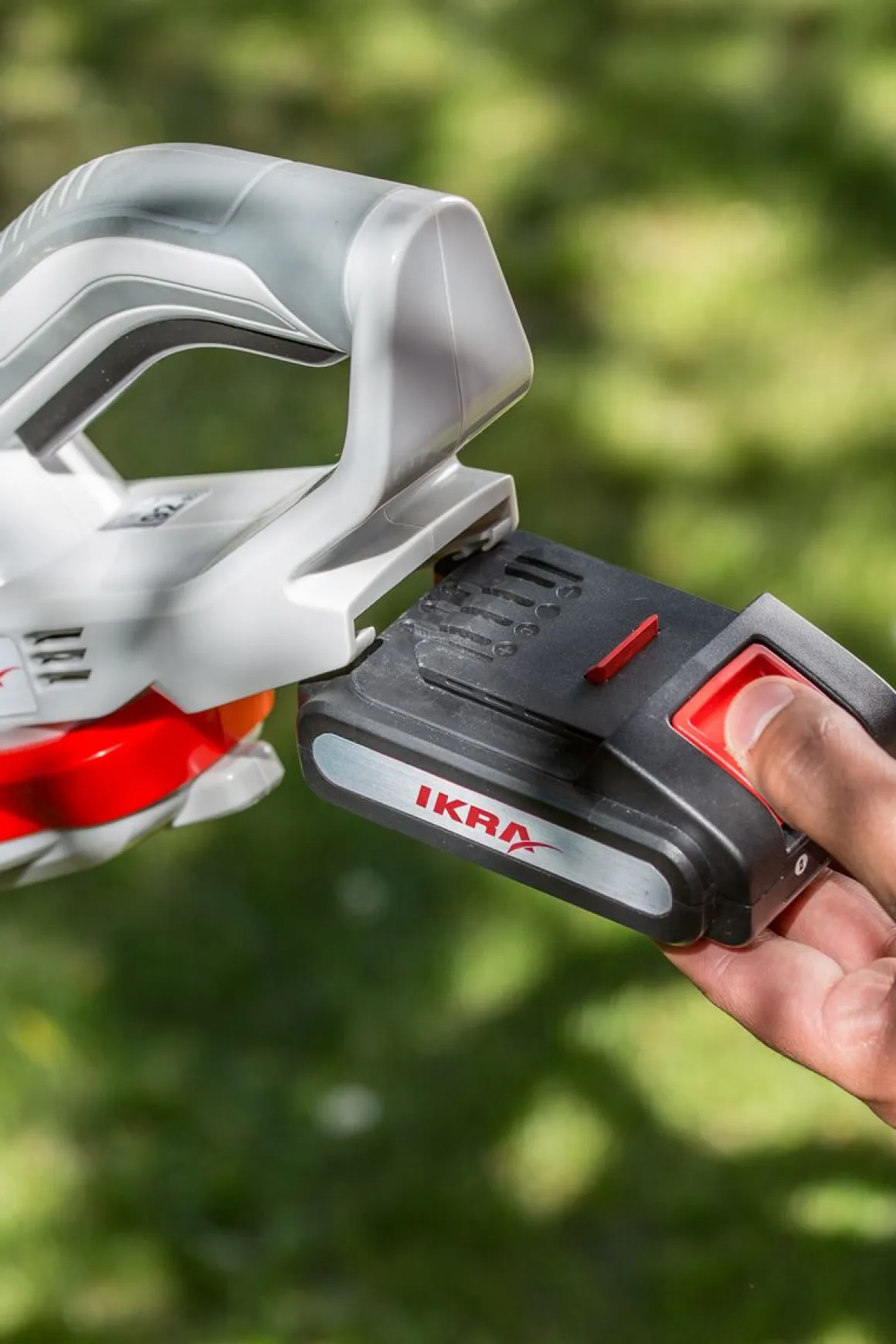 IKRA IAHS 20-1 SEKATOR NOŻYCE DO ŻYWOPŁOTU KRZAKÓW KRZEWÓW AKUMULATOROWE 20V PREMIUM OB-IKRIAHS20-1 EWIMAX - OFICJALNY DYSTRYBUTOR - AUTORYZOWANY DEALER IKRA