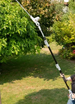 IKRA ICPH 2040 SEKATOR NOŻYCE DO ŻYWOPŁOTU AKUMULATOROWE NA WYSIĘGNIKU 20V PREMIUM OB-IKRICPH2040 EWIMAX - OFICJALNY DYSTRYBUTOR - AUTORYZOWANY DEALER IKRA
