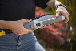 IKRA ICPS2020 PODKRZESYWARKA PIŁA PILARKA PRZECINARKA AKUMULATOROWA NA WYSIĘGNIKU DO DREWNA GAŁĘZI 20 cm / 20 V 2,0 Ah PREMIUM OB-IKRICPS2020 EWIMAX - OFICJALNY DYSTRYBUTOR - AUTORYZOWANY DEALER IKRA