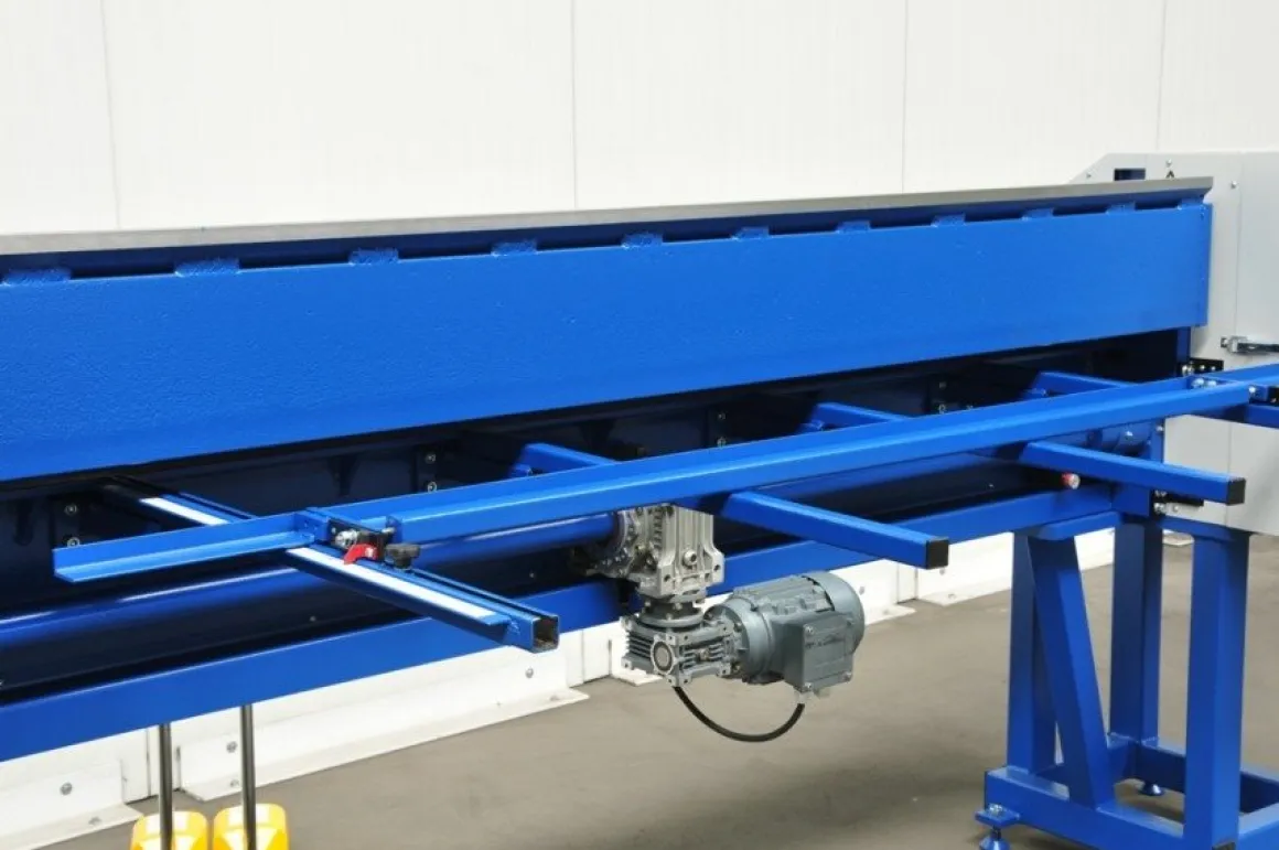 MAAD ZGM-2000/2.0 ZAGINARKA GIĘTARKA KRAWĘDZIARKA DO BLACHY MECHANICZNA ELEKTRYCZNA MAAD ZGM-2000/2.0