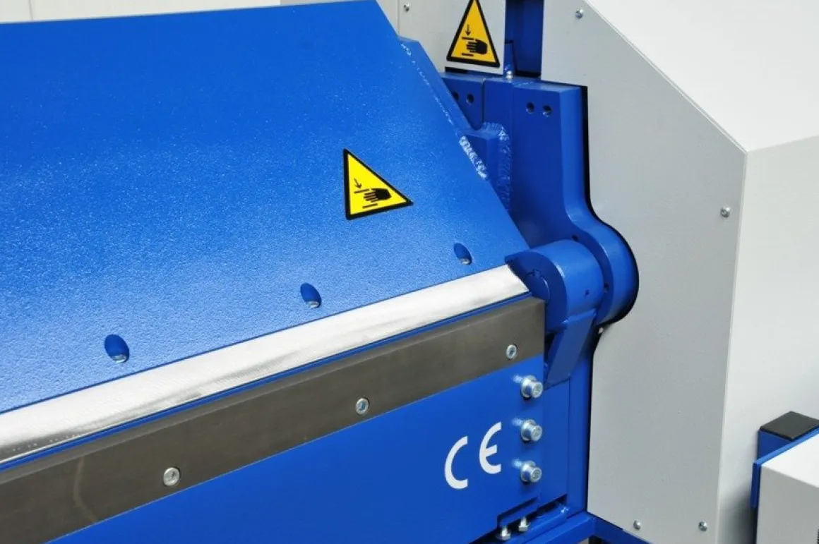 MAAD ZGM-2000/2.0 ZAGINARKA GIĘTARKA KRAWĘDZIARKA DO BLACHY MECHANICZNA ELEKTRYCZNA MAAD ZGM-2000/2.0