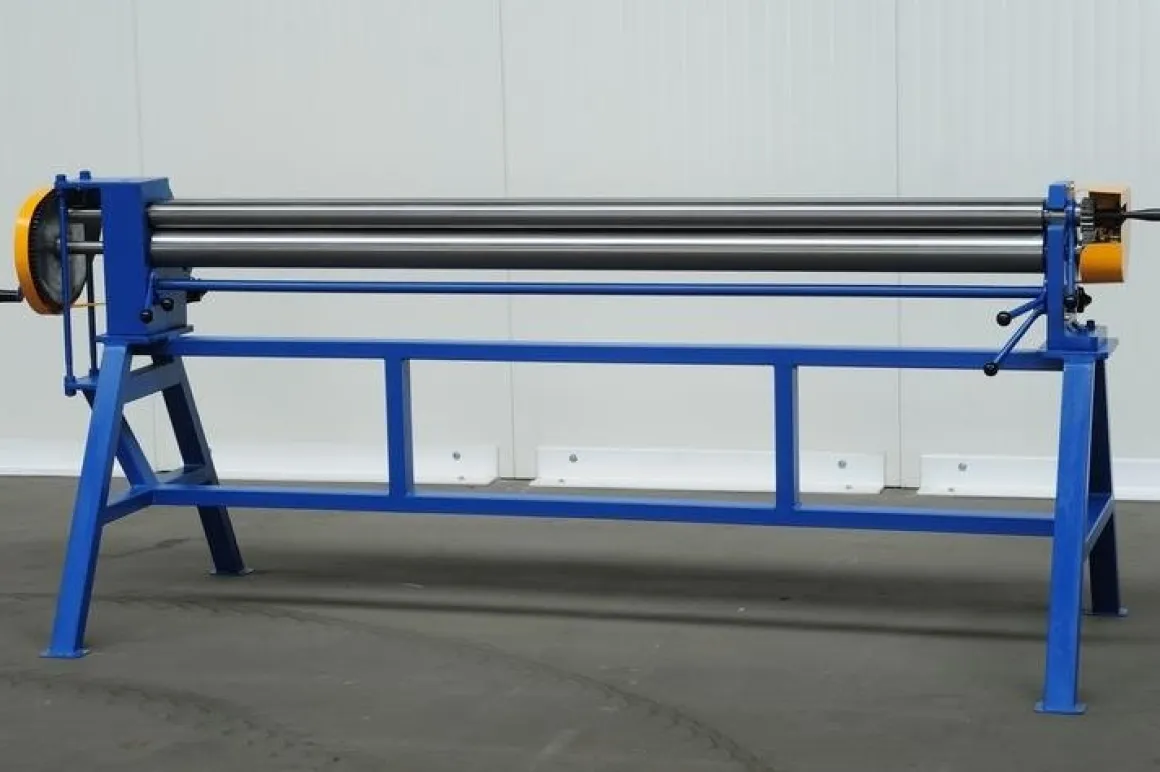 MAAD ZW-2000/0.6 WALCARKA ZWIJARKA WALCE DO BLACHY MAAD ZW-2000/0.6mm