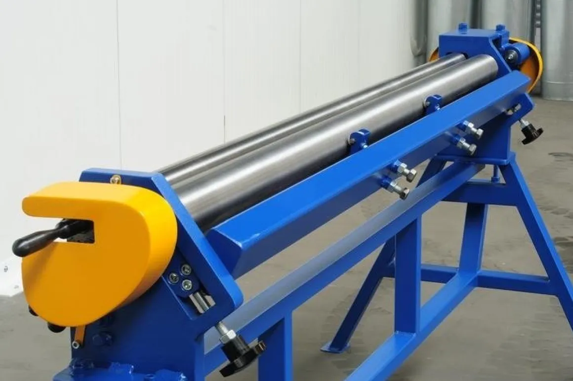 MAAD ZW-2000/0.6 WALCARKA ZWIJARKA WALCE DO BLACHY MAAD ZW-2000/0.6mm
