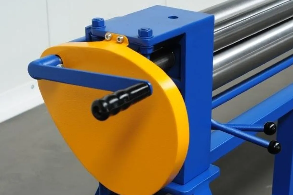 MAAD ZW-2000/0.6 WALCARKA ZWIJARKA WALCE DO BLACHY MAAD ZW-2000/0.6mm