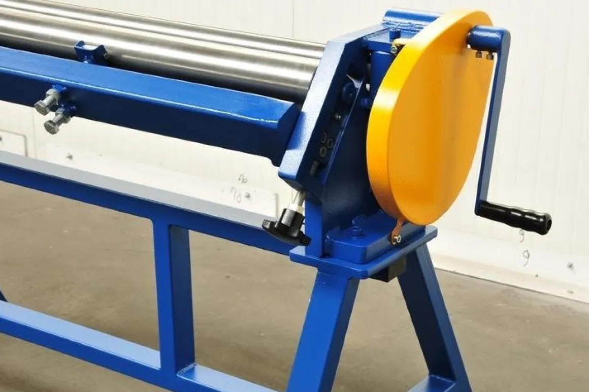 MAAD ZW-1300/0.8 WALCARKA ZWIJARKA WALCE DO BLACHY MAAD ZW-1300 /0.8mm