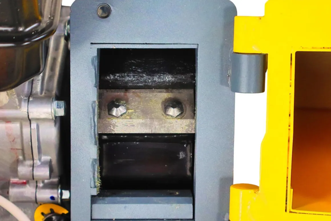 MASTERCUT GBK-50 ROZDRABNIACZ SPALINOWY REBAK DO GAŁĘZI 50mm / RATO 212 CM3