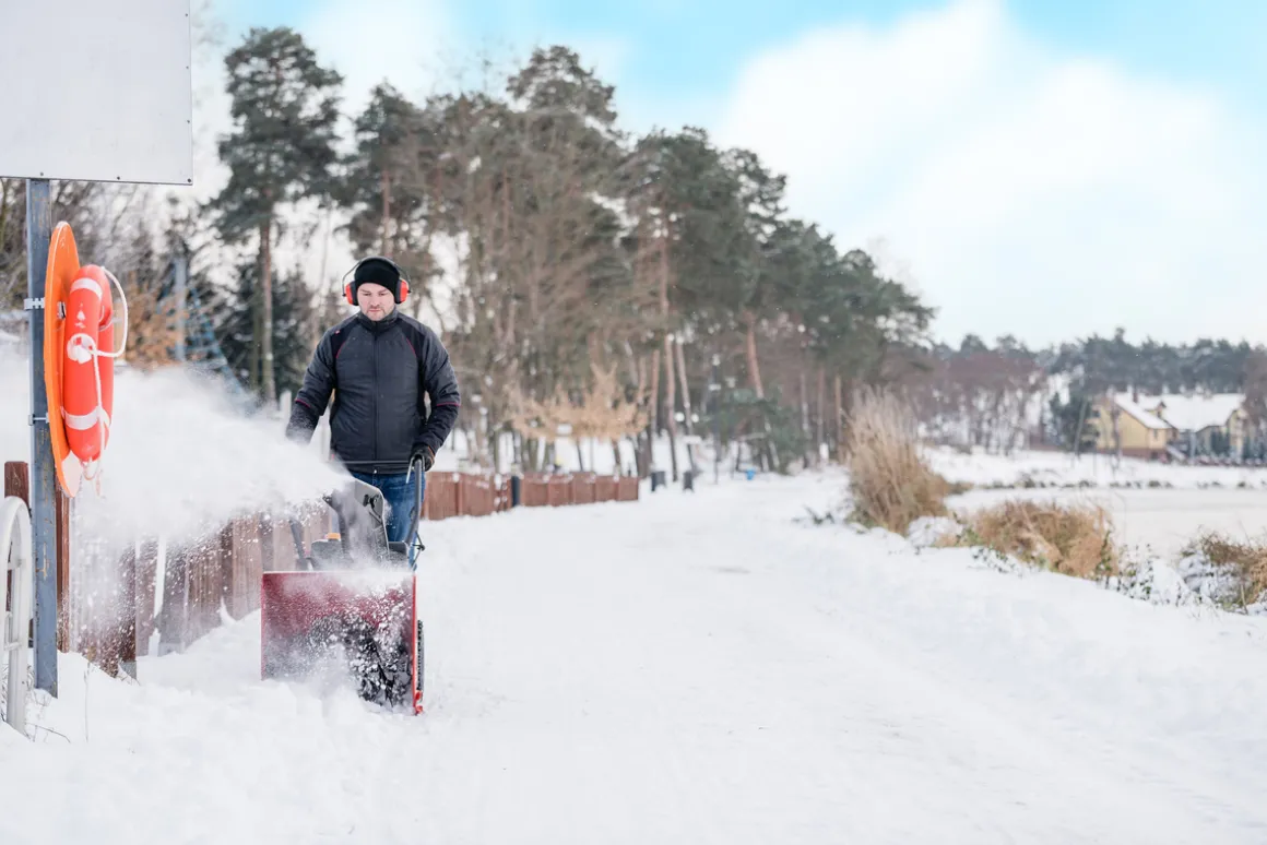 Od Ręki ! CEDRUS SB56-E ODŚNIEŻARKA SPALINOWA PŁUG DO ŚNIEGU ŚNIEŻNY ODŚNIEŻARKI WIRNIKOWA DWUSTOPNIOWA Z NAPĘDEM 7KM CEDRUS SB56-E ODŚNIEŻARKA SPALINOWA WIRNIKOWA DWUSTOPNIOWA DO ŚNIEGU ESTART z ROZRUSZNIKIEM - OFICJALNY DYSTRYBUTOR - AUTORYZOWANY DEALER