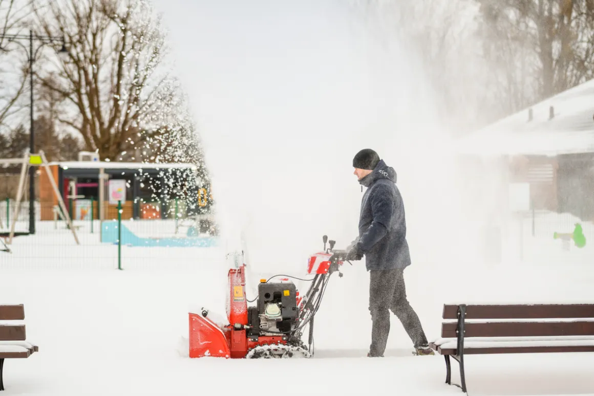 Od Ręki !!! CEDRUS SB71G-E ODŚNIEŻARKA SPALINOWA PŁUG DO ŚNIEGU ŚNIEŻNY ODŚNIEŻARKI NA GĄSIENICACH WIRNIKOWA DWUSTOPNIOWA Z NAPĘDEM 10KM ESTART z ROZRUSZNIKIEM - OFICJALNY DYSTRYBUTOR - AUTORYZOWANY DEALER
