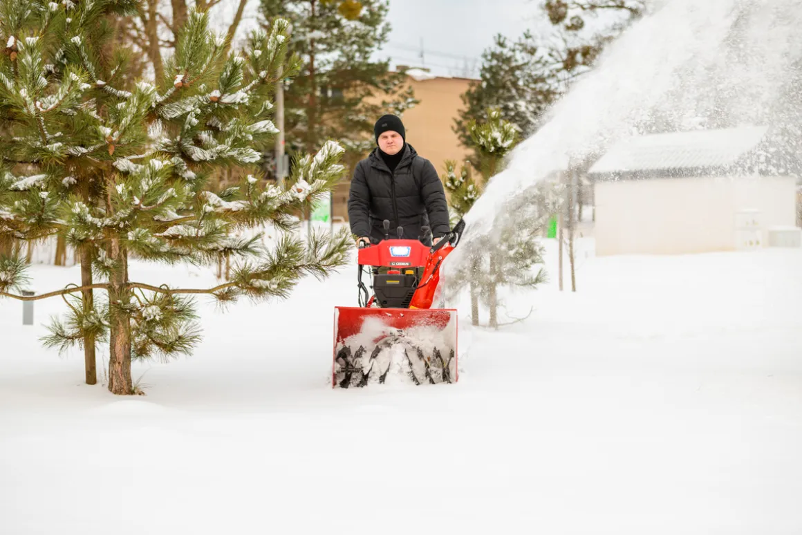 Od Ręki !!! CEDRUS SB71G-E ODŚNIEŻARKA SPALINOWA PŁUG DO ŚNIEGU ŚNIEŻNY ODŚNIEŻARKI NA GĄSIENICACH WIRNIKOWA DWUSTOPNIOWA Z NAPĘDEM 10KM ESTART z ROZRUSZNIKIEM - OFICJALNY DYSTRYBUTOR - AUTORYZOWANY DEALER