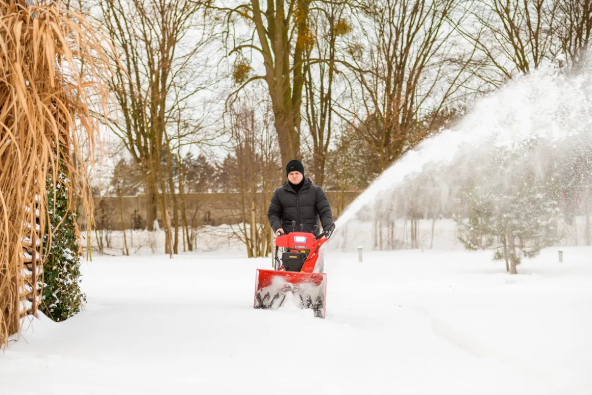 Od Ręki !!! CEDRUS SB71G-E ODŚNIEŻARKA SPALINOWA PŁUG DO ŚNIEGU ŚNIEŻNY ODŚNIEŻARKI NA GĄSIENICACH WIRNIKOWA DWUSTOPNIOWA Z NAPĘDEM 10KM ESTART z ROZRUSZNIKIEM - OFICJALNY DYSTRYBUTOR - AUTORYZOWANY DEALER