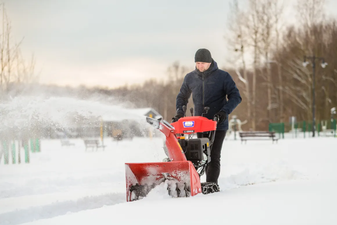 Od Ręki !!! CEDRUS SB71G-E ODŚNIEŻARKA SPALINOWA PŁUG DO ŚNIEGU ŚNIEŻNY ODŚNIEŻARKI NA GĄSIENICACH WIRNIKOWA DWUSTOPNIOWA Z NAPĘDEM 10KM ESTART z ROZRUSZNIKIEM - OFICJALNY DYSTRYBUTOR - AUTORYZOWANY DEALER
