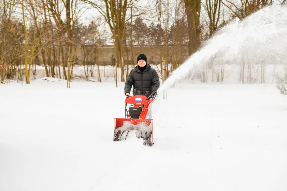 Od Ręki !!! CEDRUS SB71G-E ODŚNIEŻARKA SPALINOWA PŁUG DO ŚNIEGU ŚNIEŻNY ODŚNIEŻARKI NA GĄSIENICACH WIRNIKOWA DWUSTOPNIOWA Z NAPĘDEM 10KM ESTART z ROZRUSZNIKIEM - OFICJALNY DYSTRYBUTOR - AUTORYZOWANY DEALER