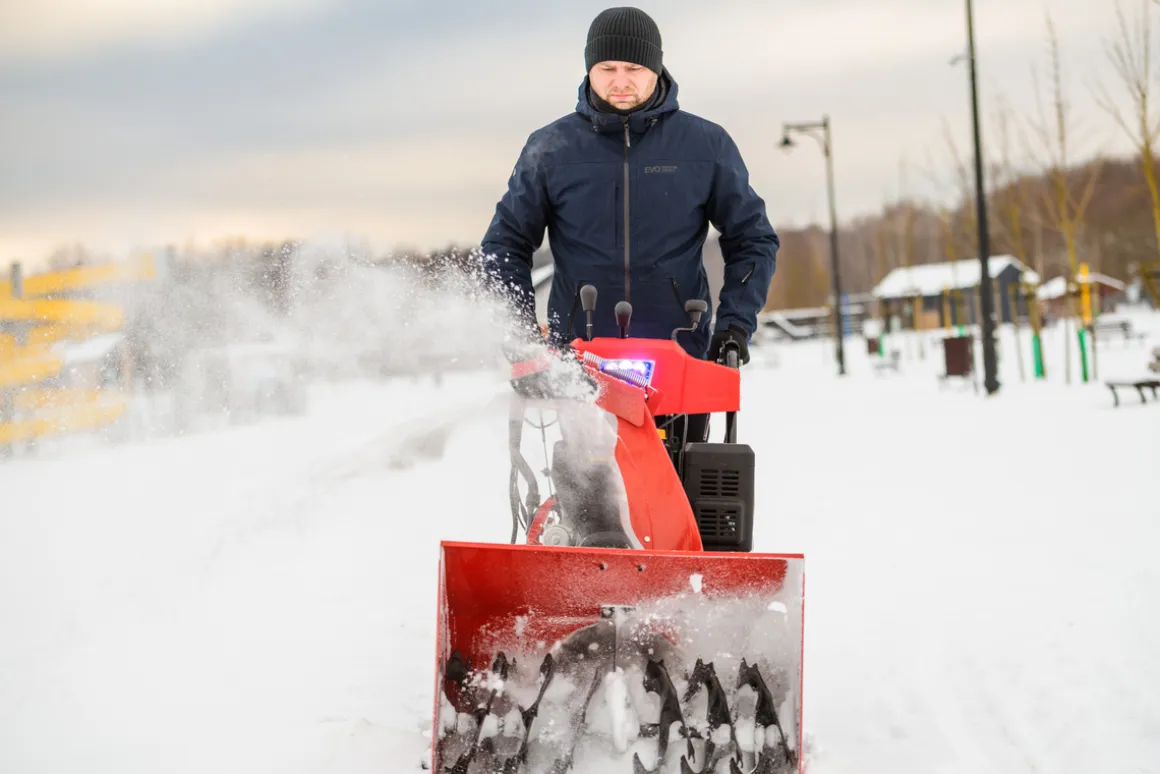 Od Ręki !!! CEDRUS SB71G-E ODŚNIEŻARKA SPALINOWA PŁUG DO ŚNIEGU ŚNIEŻNY ODŚNIEŻARKI NA GĄSIENICACH WIRNIKOWA DWUSTOPNIOWA Z NAPĘDEM 10KM ESTART z ROZRUSZNIKIEM - OFICJALNY DYSTRYBUTOR - AUTORYZOWANY DEALER