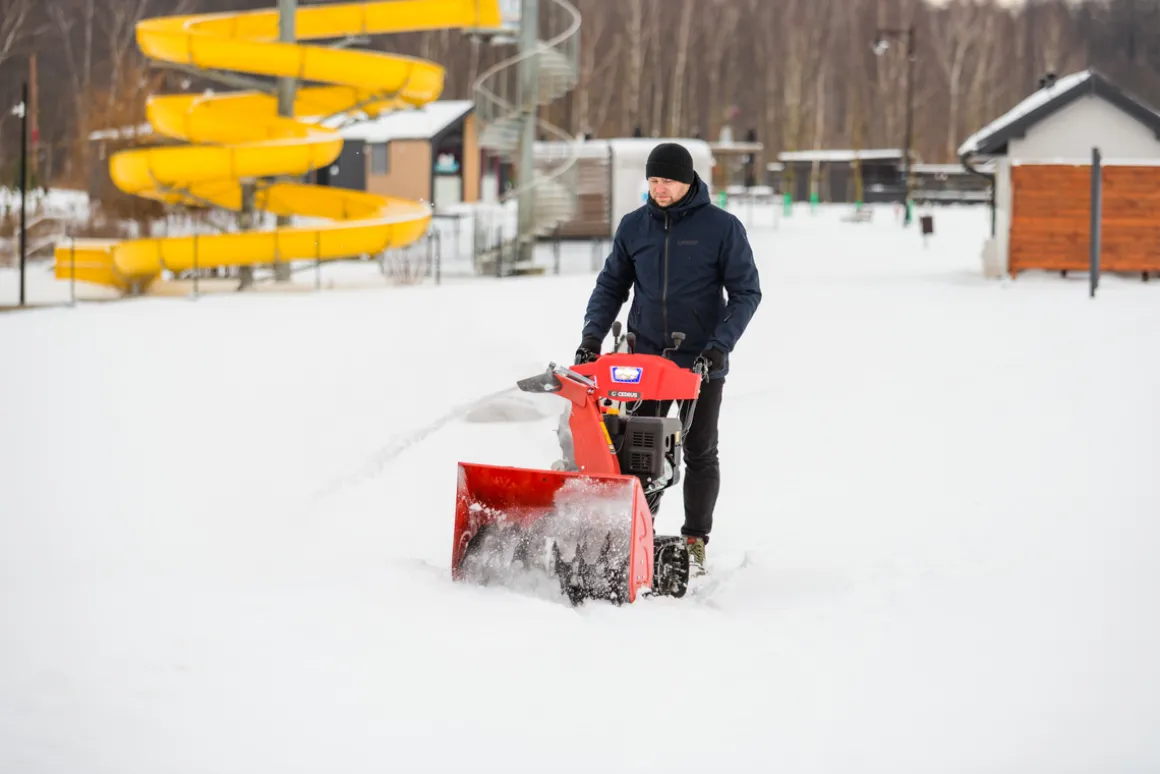 Od Ręki !!! CEDRUS SB71G-E ODŚNIEŻARKA SPALINOWA PŁUG DO ŚNIEGU ŚNIEŻNY ODŚNIEŻARKI NA GĄSIENICACH WIRNIKOWA DWUSTOPNIOWA Z NAPĘDEM 10KM ESTART z ROZRUSZNIKIEM - OFICJALNY DYSTRYBUTOR - AUTORYZOWANY DEALER