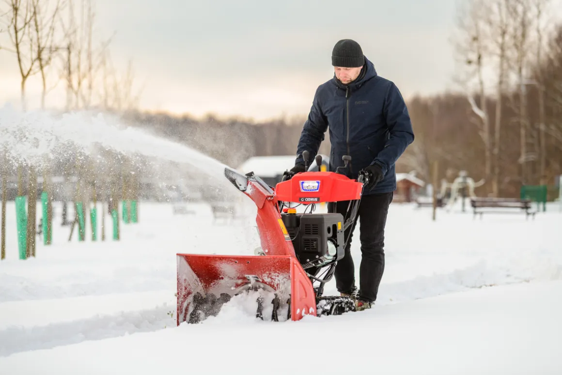 Od Ręki !!! CEDRUS SB71G-E ODŚNIEŻARKA SPALINOWA PŁUG DO ŚNIEGU ŚNIEŻNY ODŚNIEŻARKI NA GĄSIENICACH WIRNIKOWA DWUSTOPNIOWA Z NAPĘDEM 10KM ESTART z ROZRUSZNIKIEM - OFICJALNY DYSTRYBUTOR - AUTORYZOWANY DEALER