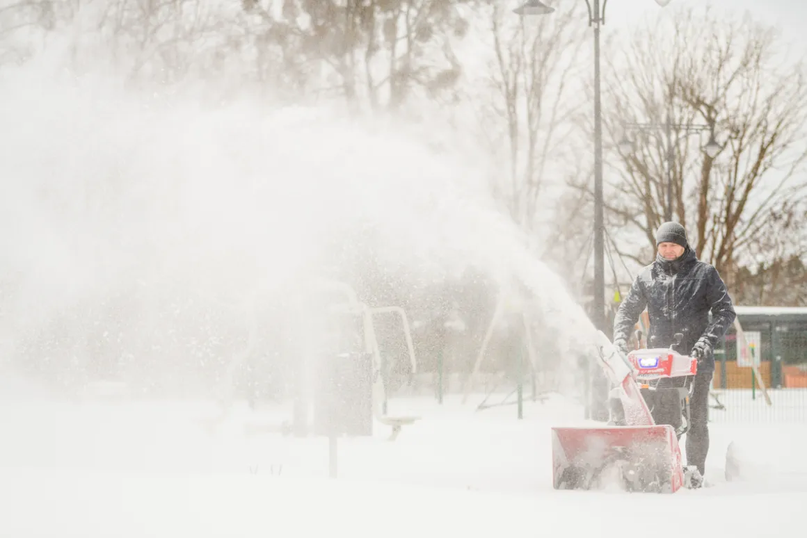 Od Ręki !!! CEDRUS SB71G-E ODŚNIEŻARKA SPALINOWA PŁUG DO ŚNIEGU ŚNIEŻNY ODŚNIEŻARKI NA GĄSIENICACH WIRNIKOWA DWUSTOPNIOWA Z NAPĘDEM 10KM ESTART z ROZRUSZNIKIEM - OFICJALNY DYSTRYBUTOR - AUTORYZOWANY DEALER