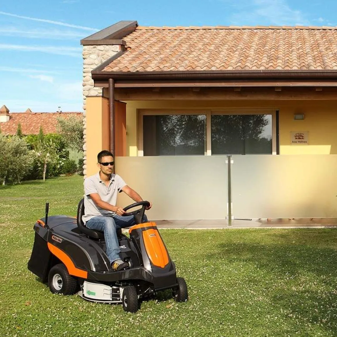 OLEO MAC MISTRAL 72/12.5 KH TRAKTOR OGRODOWY KOSIARKA SAMOJEZDNA 68149024E5 - OFICJALNY DYSTRYBUTOR - AUTORYZOWANY DEALER OLEO-MAC