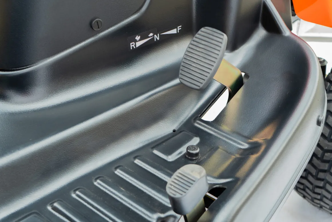 OLEO MAC TRAKTOREK OGRODOWY OM 92/16KH KOSIARKA SAMOJEZDNA SPALINOWA DO TRAWY HYDROSTATIC 68129082 - OFICJALNY DYSTRYBUTOR - AUTORYZOWANY DEALER OLEO-MAC