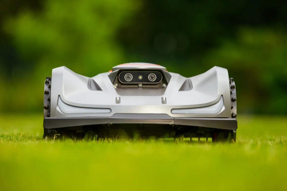 Robot koszący Sunseeker X7 Elite RTK 3000m2 bezprzewodowy
