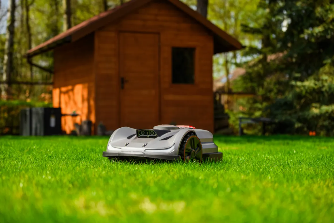 Robot koszący Sunseeker X5 Elite RTK 2000m2 bezprzewodowy